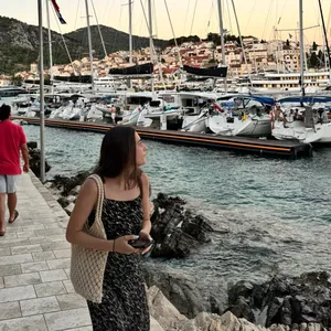 cristina V.