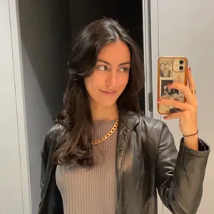 Laura E.