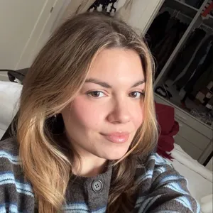 Ángela A.