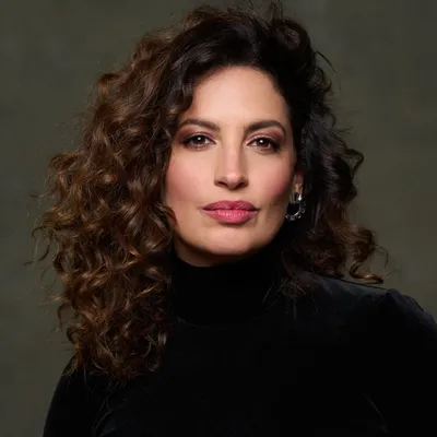 Laura R.