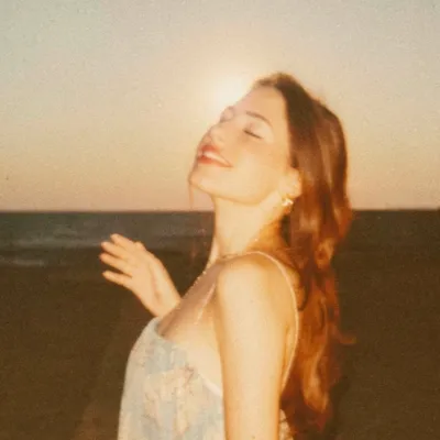 María C.