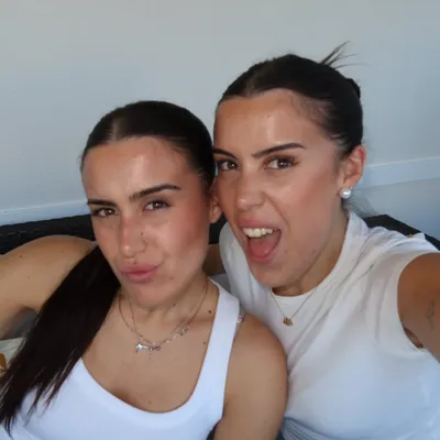 Naiara y Miriam Hernandez Lopez de Arbina