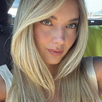 Valentina Villalba acero