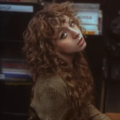 María R.