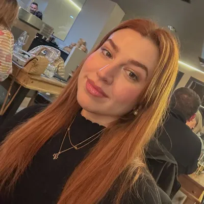 Paula V.