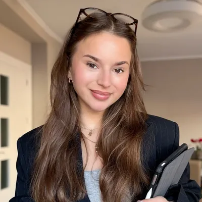 Elina S.