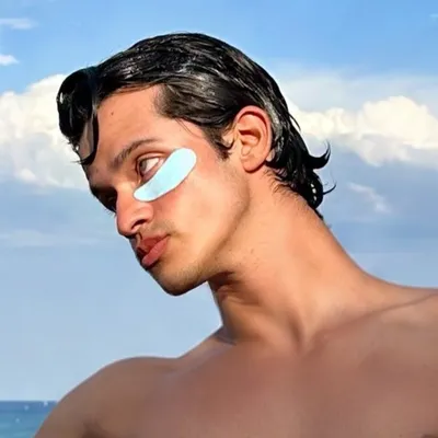 Thomás R.