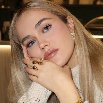 ana G.
