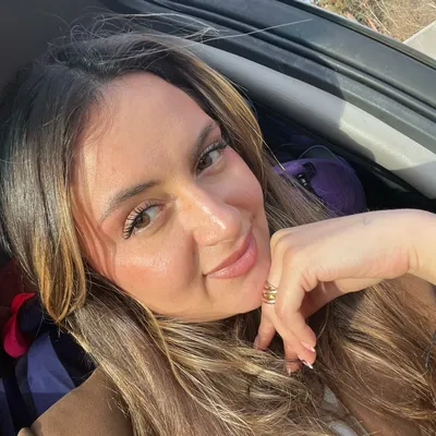 Melanie G.