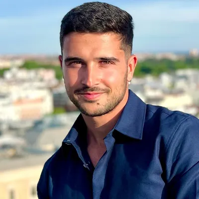Álvaro B.