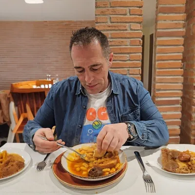 Javi R.