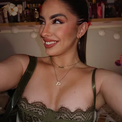 Paula V.