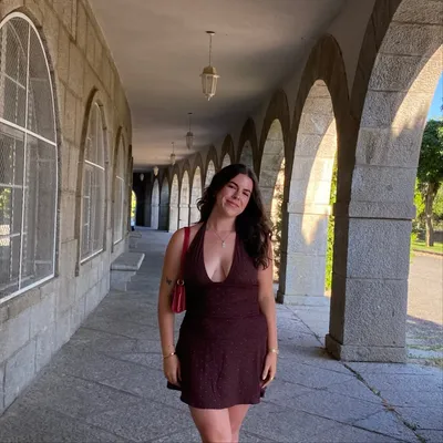 María R.