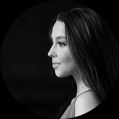 julia V.