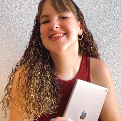 Velia Estrelles Casado