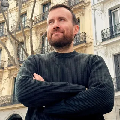 Simon E.