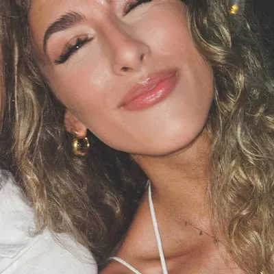 María V.