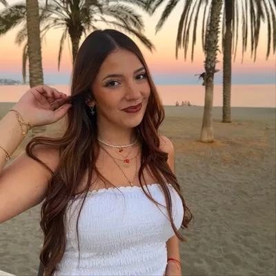 María F.