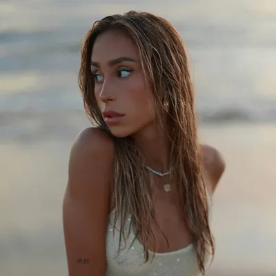 Júlia B.