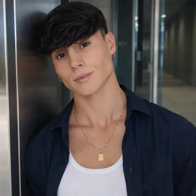 Adrián L.