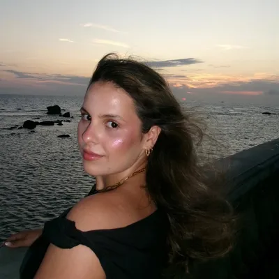 María C.