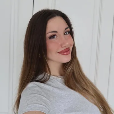 Elena F.