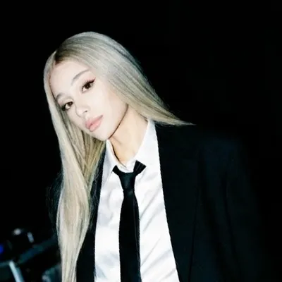 Nahomi Blonde