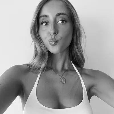 Claudia F.