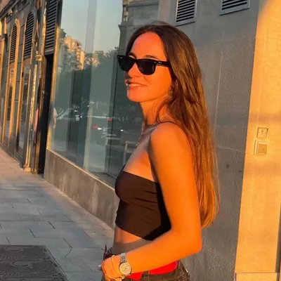 María V.