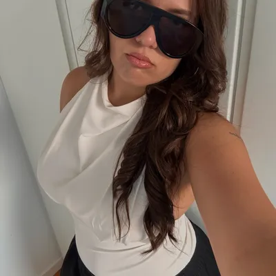 Júlia V.