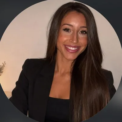 Sara T.