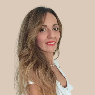 Simona E.