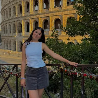 Dianela J.