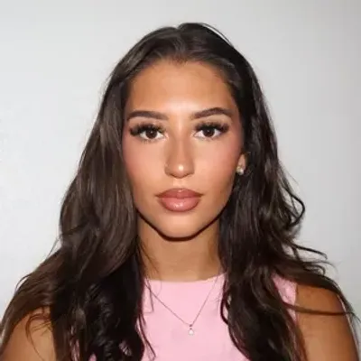 Alejandra R.