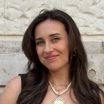 Isa G.