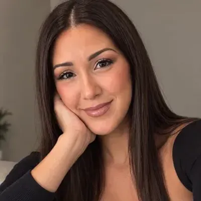 Laura F.