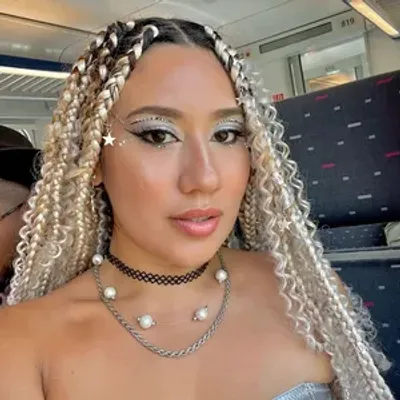 Nayra B.